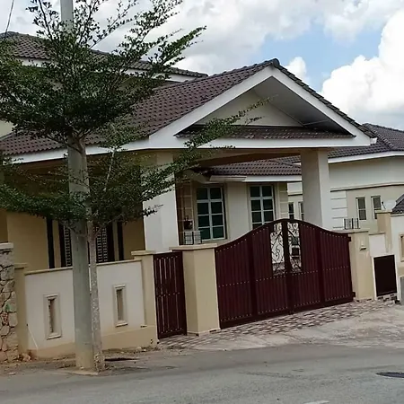 Gambang Homestay Banglomuslim Kuantan Exterior photo